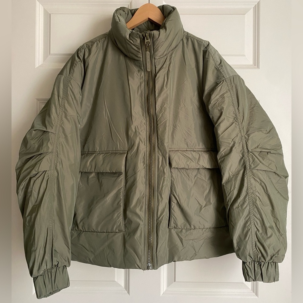 Fabletics Khloe Kardashian All Weather Puffer Jacket Size M Dark Moss Shine